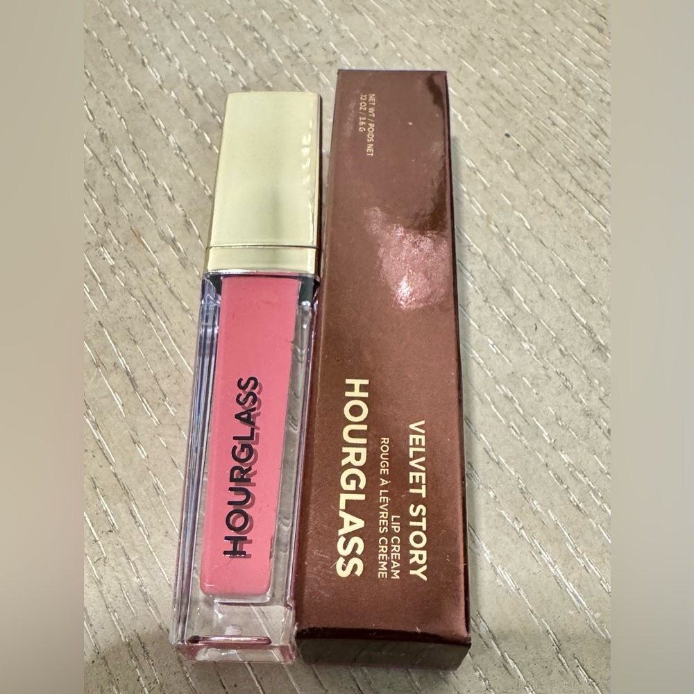 Hourglass Velvet Story Lip Cream in Shade Pure